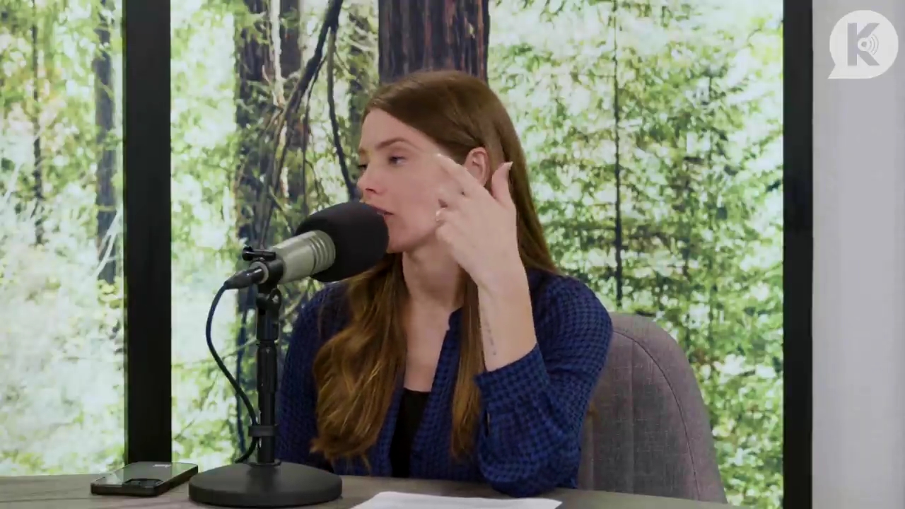 Ashley-Greene-dot-nl_TheTwilightEffectPostcast-Aflevering9NewMoonRewatchPart3of3-1730.jpg Ashley-Greene-dot-nl_TheTwilightEffectPostcast-Aflevering9NewMoonRewatchPart3of3-1730.jpg