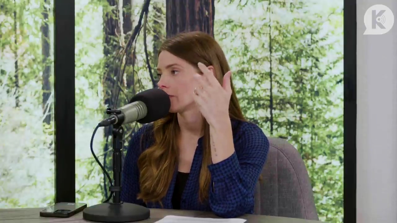 Ashley-Greene-dot-nl_TheTwilightEffectPostcast-Aflevering9NewMoonRewatchPart3of3-1731.jpg Ashley-Greene-dot-nl_TheTwilightEffectPostcast-Aflevering9NewMoonRewatchPart3of3-1731.jpg