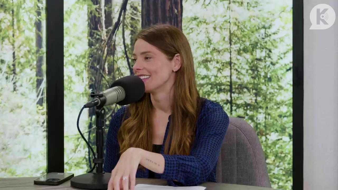 Ashley-Greene-dot-nl_TheTwilightEffectPostcast-Aflevering9NewMoonRewatchPart3of3-1735.jpg Ashley-Greene-dot-nl_TheTwilightEffectPostcast-Aflevering9NewMoonRewatchPart3of3-1735.jpg