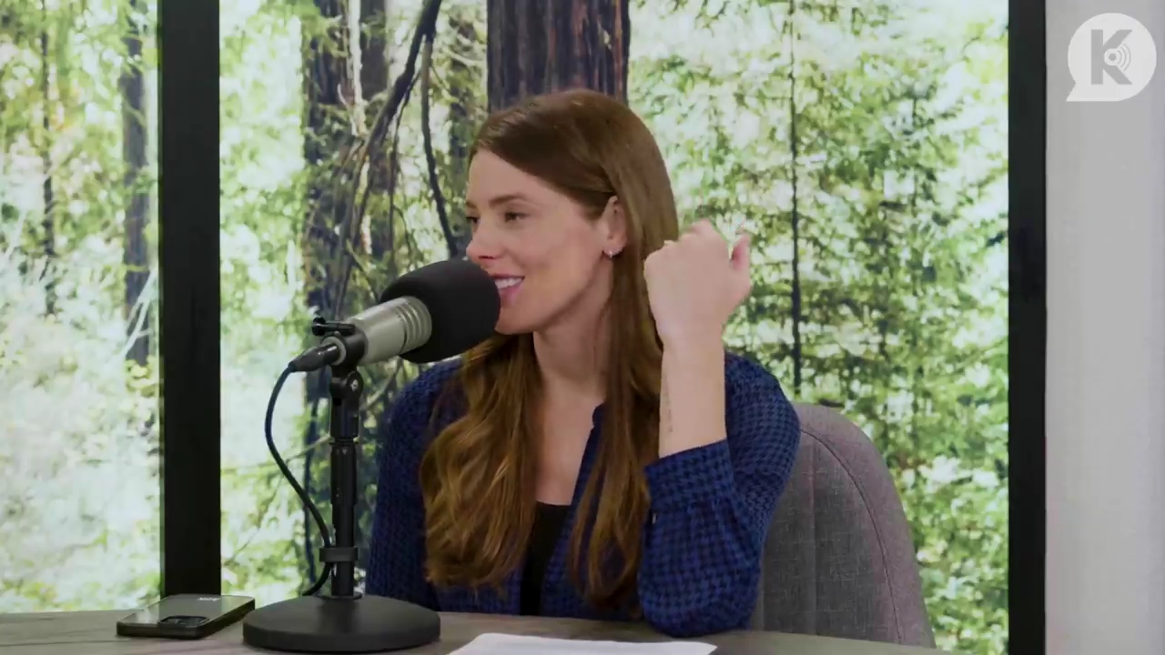 Ashley-Greene-dot-nl_TheTwilightEffectPostcast-Aflevering9NewMoonRewatchPart3of3-1767.jpg Ashley-Greene-dot-nl_TheTwilightEffectPostcast-Aflevering9NewMoonRewatchPart3of3-1767.jpg