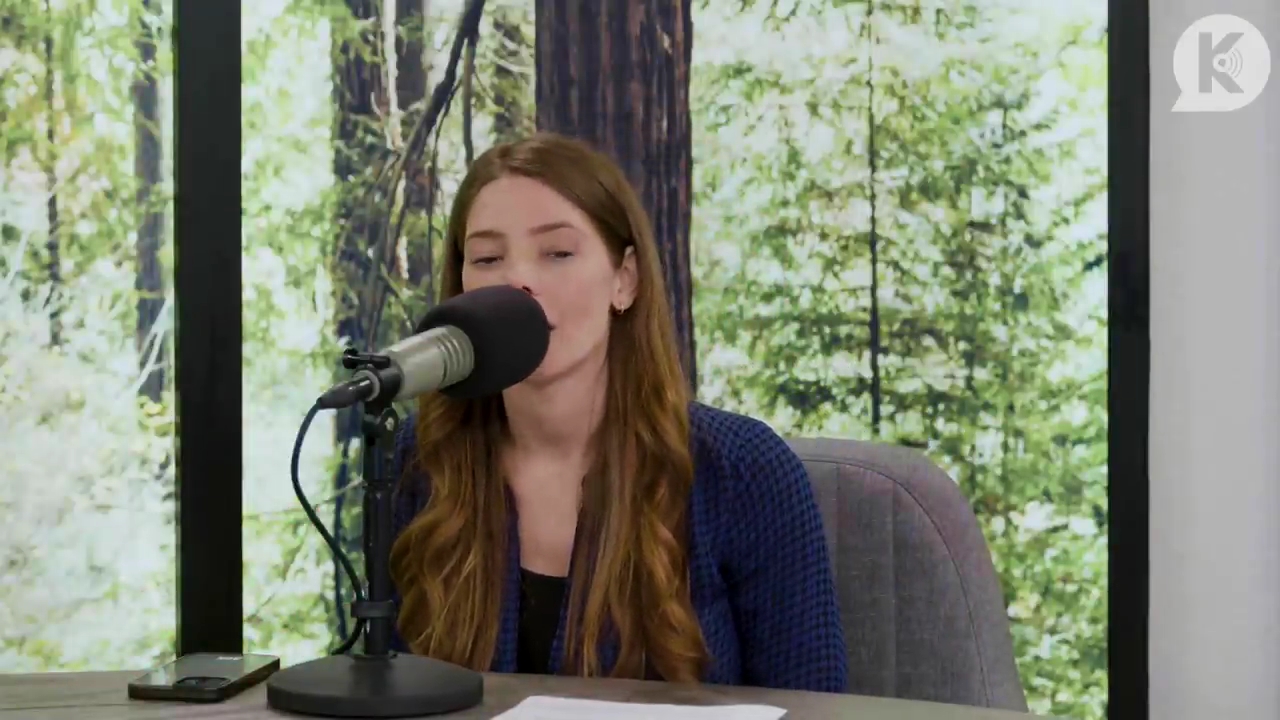 Ashley-Greene-dot-nl_TheTwilightEffectPostcast-Aflevering9NewMoonRewatchPart3of3-1804.jpg Ashley-Greene-dot-nl_TheTwilightEffectPostcast-Aflevering9NewMoonRewatchPart3of3-1804.jpg