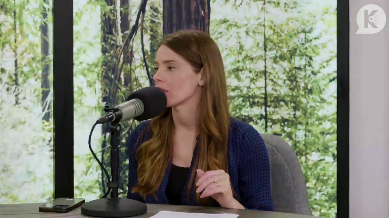 Ashley-Greene-dot-nl_TheTwilightEffectPostcast-Aflevering9NewMoonRewatchPart3of3-1810.jpg Ashley-Greene-dot-nl_TheTwilightEffectPostcast-Aflevering9NewMoonRewatchPart3of3-1810.jpg