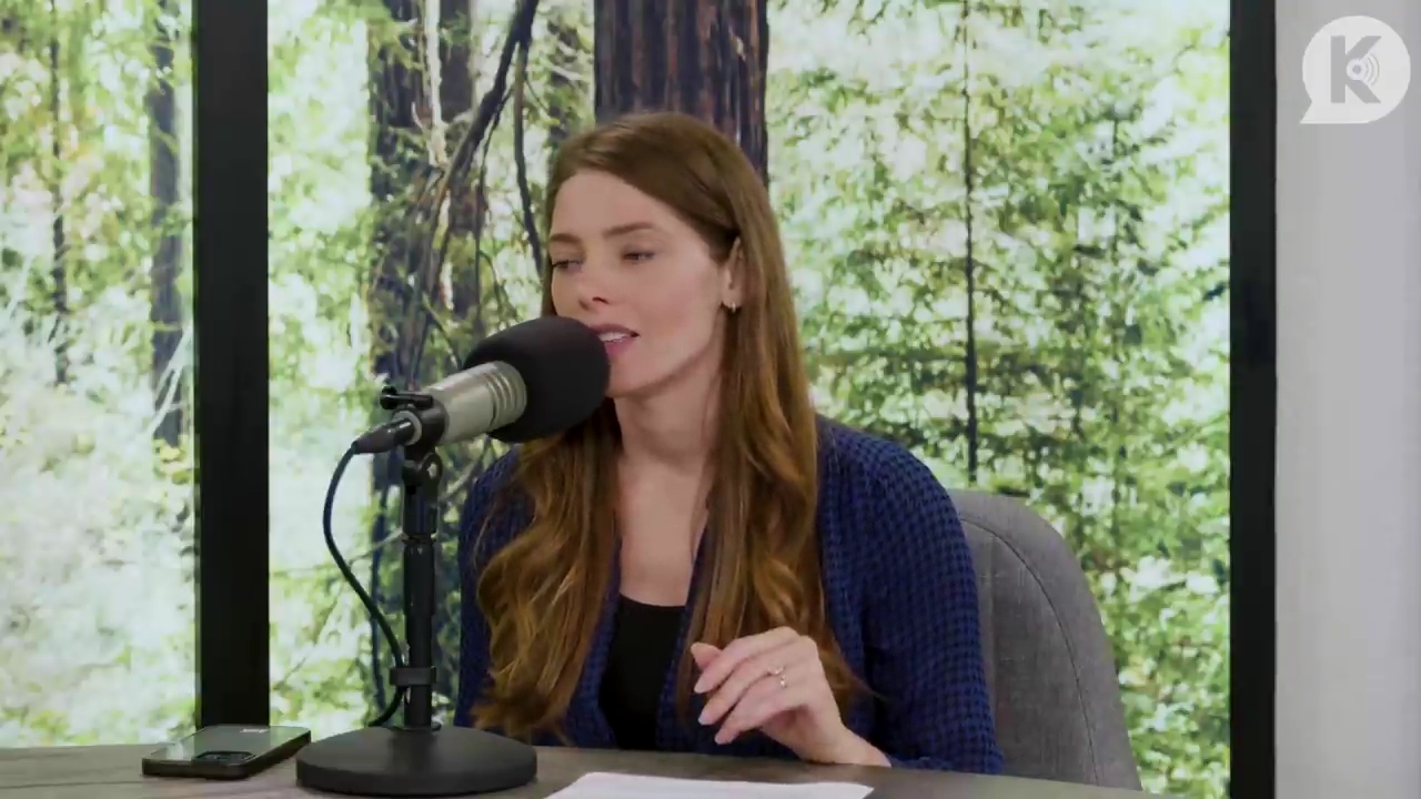 Ashley-Greene-dot-nl_TheTwilightEffectPostcast-Aflevering9NewMoonRewatchPart3of3-1814.jpg Ashley-Greene-dot-nl_TheTwilightEffectPostcast-Aflevering9NewMoonRewatchPart3of3-1814.jpg