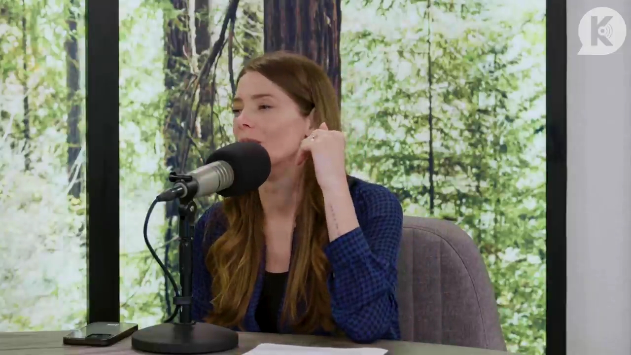 Ashley-Greene-dot-nl_TheTwilightEffectPostcast-Aflevering9NewMoonRewatchPart3of3-1818.jpg Ashley-Greene-dot-nl_TheTwilightEffectPostcast-Aflevering9NewMoonRewatchPart3of3-1818.jpg