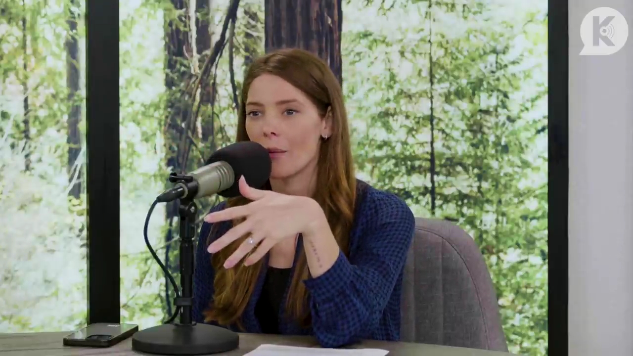 Ashley-Greene-dot-nl_TheTwilightEffectPostcast-Aflevering9NewMoonRewatchPart3of3-1827.jpg Ashley-Greene-dot-nl_TheTwilightEffectPostcast-Aflevering9NewMoonRewatchPart3of3-1827.jpg