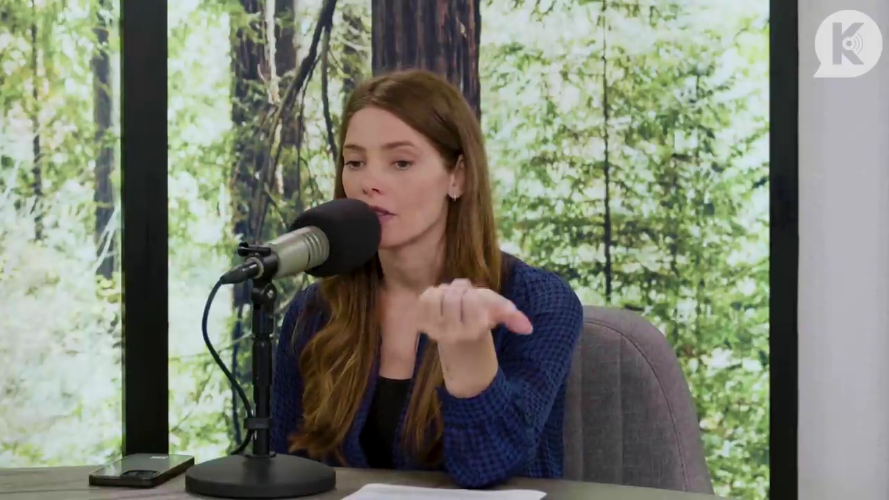 Ashley-Greene-dot-nl_TheTwilightEffectPostcast-Aflevering9NewMoonRewatchPart3of3-1831.jpg Ashley-Greene-dot-nl_TheTwilightEffectPostcast-Aflevering9NewMoonRewatchPart3of3-1831.jpg