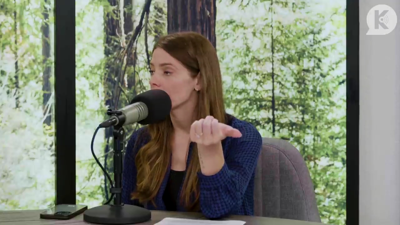 Ashley-Greene-dot-nl_TheTwilightEffectPostcast-Aflevering9NewMoonRewatchPart3of3-1832.jpg Ashley-Greene-dot-nl_TheTwilightEffectPostcast-Aflevering9NewMoonRewatchPart3of3-1832.jpg