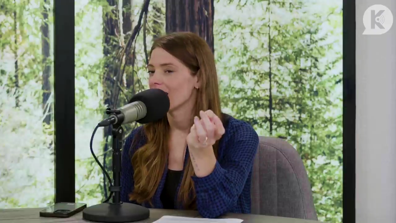 Ashley-Greene-dot-nl_TheTwilightEffectPostcast-Aflevering9NewMoonRewatchPart3of3-1836.jpg Ashley-Greene-dot-nl_TheTwilightEffectPostcast-Aflevering9NewMoonRewatchPart3of3-1836.jpg