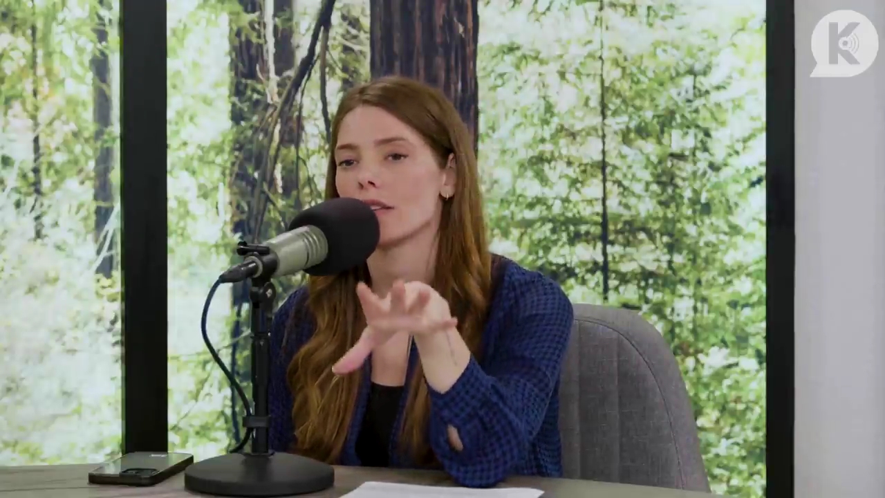 Ashley-Greene-dot-nl_TheTwilightEffectPostcast-Aflevering9NewMoonRewatchPart3of3-1844.jpg Ashley-Greene-dot-nl_TheTwilightEffectPostcast-Aflevering9NewMoonRewatchPart3of3-1844.jpg