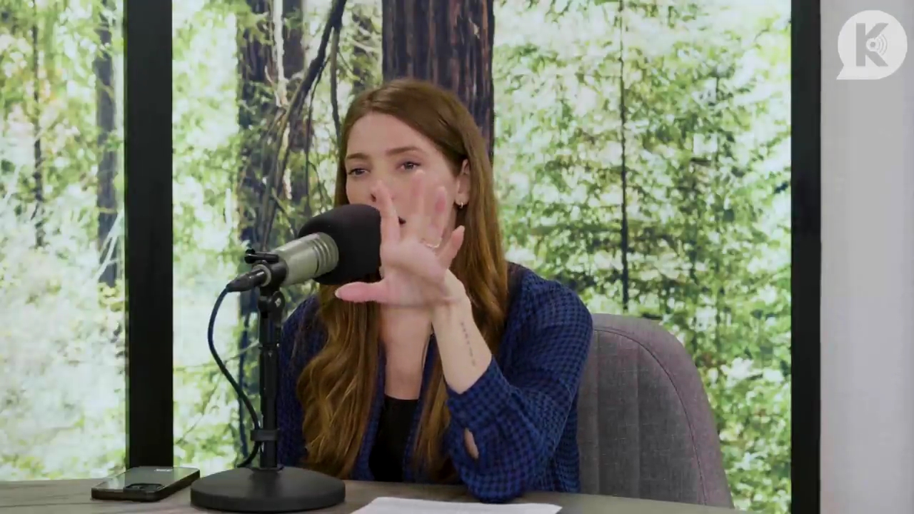 Ashley-Greene-dot-nl_TheTwilightEffectPostcast-Aflevering9NewMoonRewatchPart3of3-1846.jpg Ashley-Greene-dot-nl_TheTwilightEffectPostcast-Aflevering9NewMoonRewatchPart3of3-1846.jpg