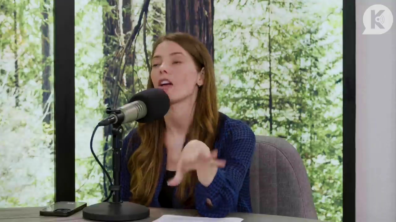 Ashley-Greene-dot-nl_TheTwilightEffectPostcast-Aflevering9NewMoonRewatchPart3of3-1848.jpg Ashley-Greene-dot-nl_TheTwilightEffectPostcast-Aflevering9NewMoonRewatchPart3of3-1848.jpg