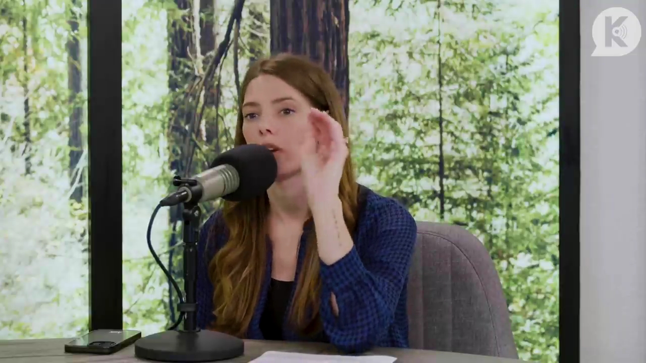 Ashley-Greene-dot-nl_TheTwilightEffectPostcast-Aflevering9NewMoonRewatchPart3of3-1849.jpg Ashley-Greene-dot-nl_TheTwilightEffectPostcast-Aflevering9NewMoonRewatchPart3of3-1849.jpg