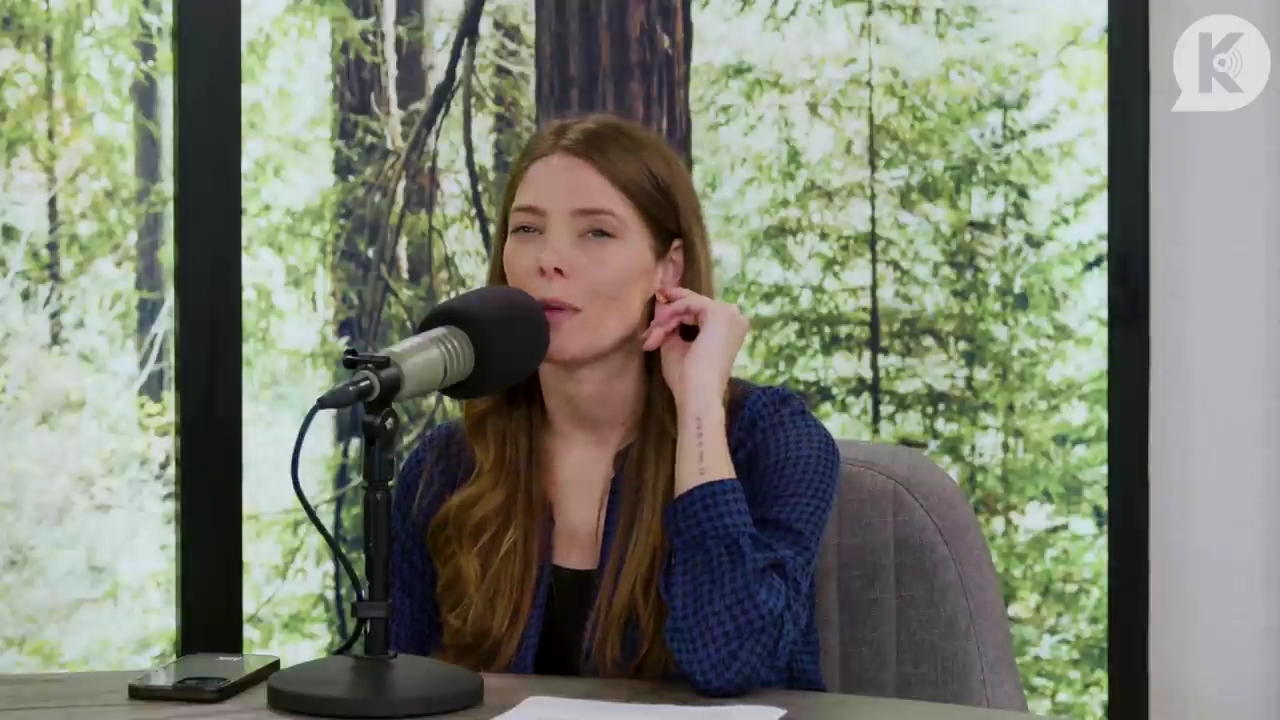 Ashley-Greene-dot-nl_TheTwilightEffectPostcast-Aflevering9NewMoonRewatchPart3of3-1896.jpg Ashley-Greene-dot-nl_TheTwilightEffectPostcast-Aflevering9NewMoonRewatchPart3of3-1896.jpg