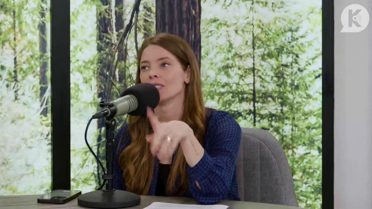 Ashley-Greene-dot-nl_TheTwilightEffectPostcast-Aflevering9NewMoonRewatchPart3of3-1907.jpg Ashley-Greene-dot-nl_TheTwilightEffectPostcast-Aflevering9NewMoonRewatchPart3of3-1907.jpg