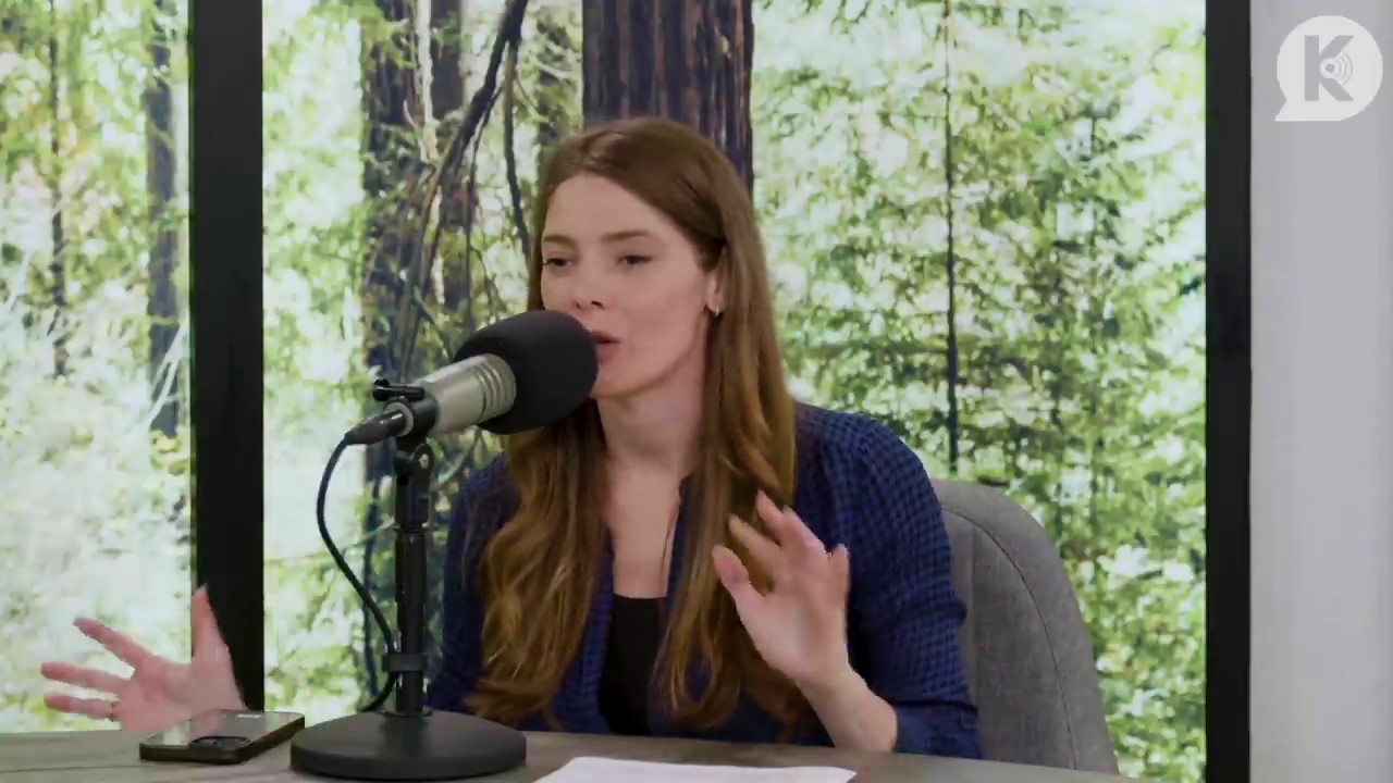 Ashley-Greene-dot-nl_TheTwilightEffectPostcast-Aflevering9NewMoonRewatchPart3of3-1920.jpg Ashley-Greene-dot-nl_TheTwilightEffectPostcast-Aflevering9NewMoonRewatchPart3of3-1920.jpg