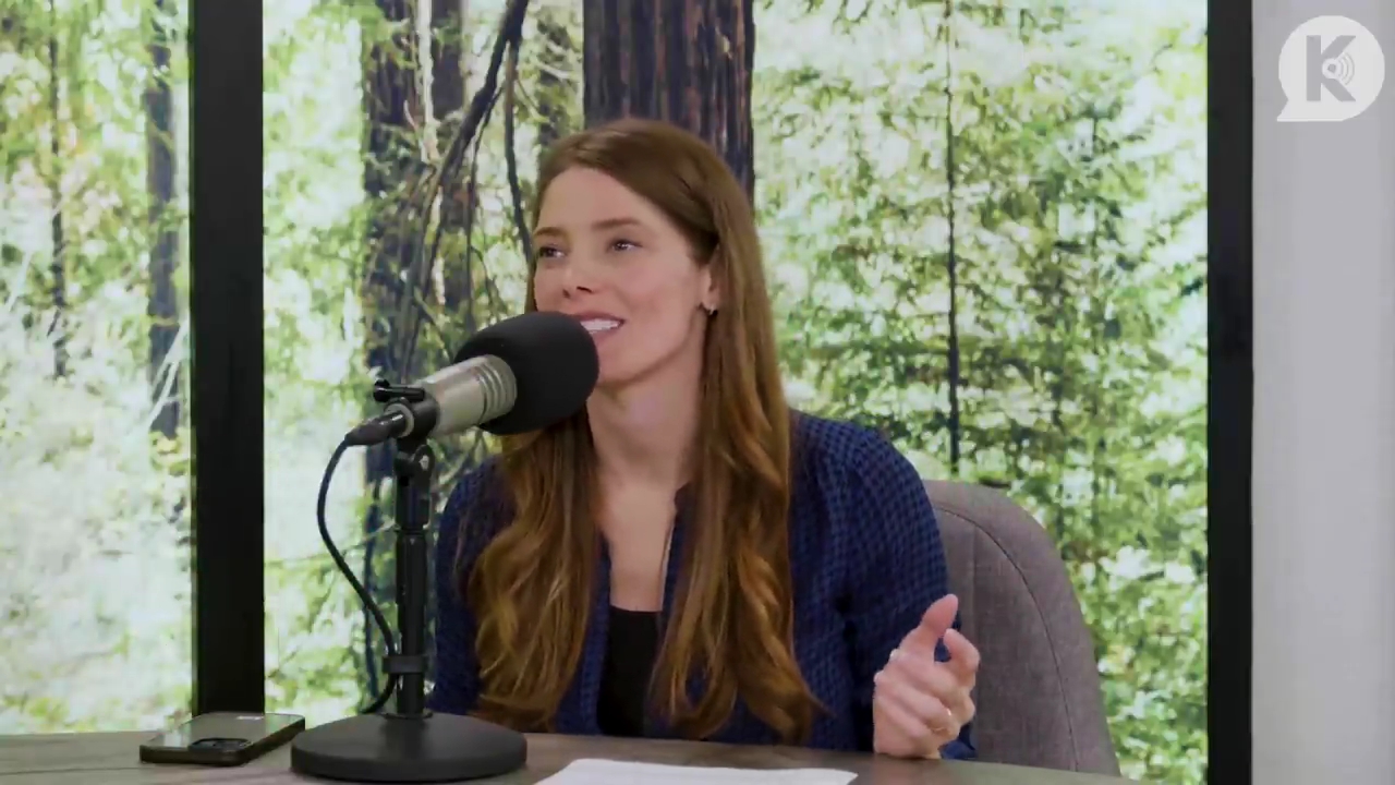 Ashley-Greene-dot-nl_TheTwilightEffectPostcast-Aflevering9NewMoonRewatchPart3of3-1922.jpg Ashley-Greene-dot-nl_TheTwilightEffectPostcast-Aflevering9NewMoonRewatchPart3of3-1922.jpg