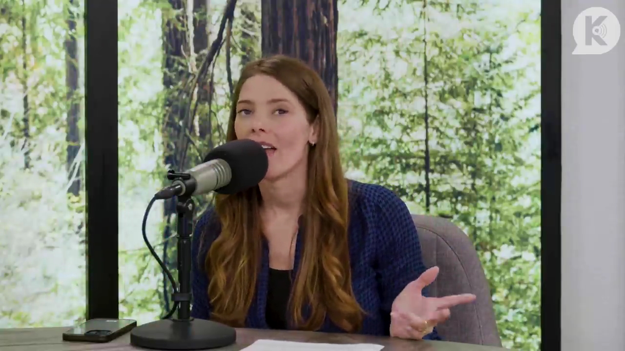 Ashley-Greene-dot-nl_TheTwilightEffectPostcast-Aflevering9NewMoonRewatchPart3of3-1923.jpg Ashley-Greene-dot-nl_TheTwilightEffectPostcast-Aflevering9NewMoonRewatchPart3of3-1923.jpg