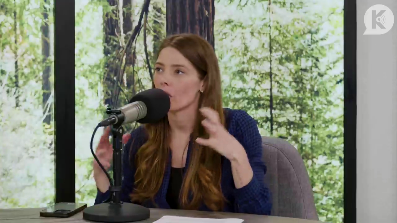 Ashley-Greene-dot-nl_TheTwilightEffectPostcast-Aflevering9NewMoonRewatchPart3of3-1925.jpg Ashley-Greene-dot-nl_TheTwilightEffectPostcast-Aflevering9NewMoonRewatchPart3of3-1925.jpg