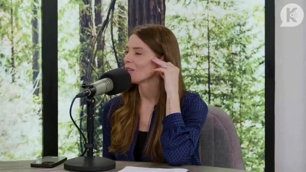 Ashley-Greene-dot-nl_TheTwilightEffectPostcast-Aflevering9NewMoonRewatchPart3of3-1938.jpg Ashley-Greene-dot-nl_TheTwilightEffectPostcast-Aflevering9NewMoonRewatchPart3of3-1938.jpg