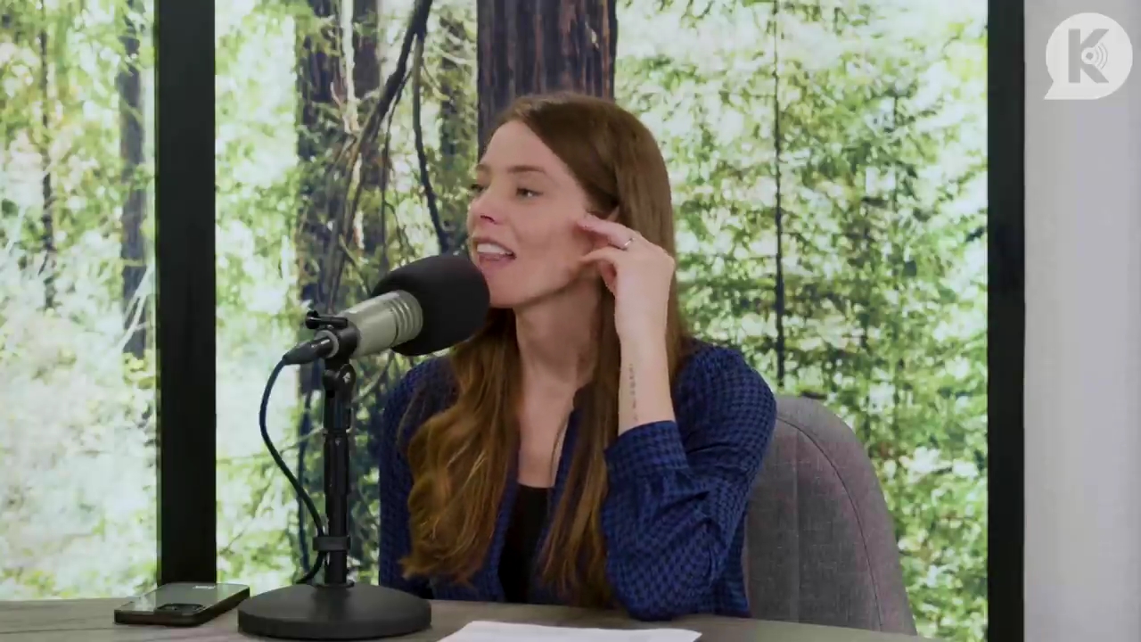 Ashley-Greene-dot-nl_TheTwilightEffectPostcast-Aflevering9NewMoonRewatchPart3of3-1939.jpg Ashley-Greene-dot-nl_TheTwilightEffectPostcast-Aflevering9NewMoonRewatchPart3of3-1939.jpg