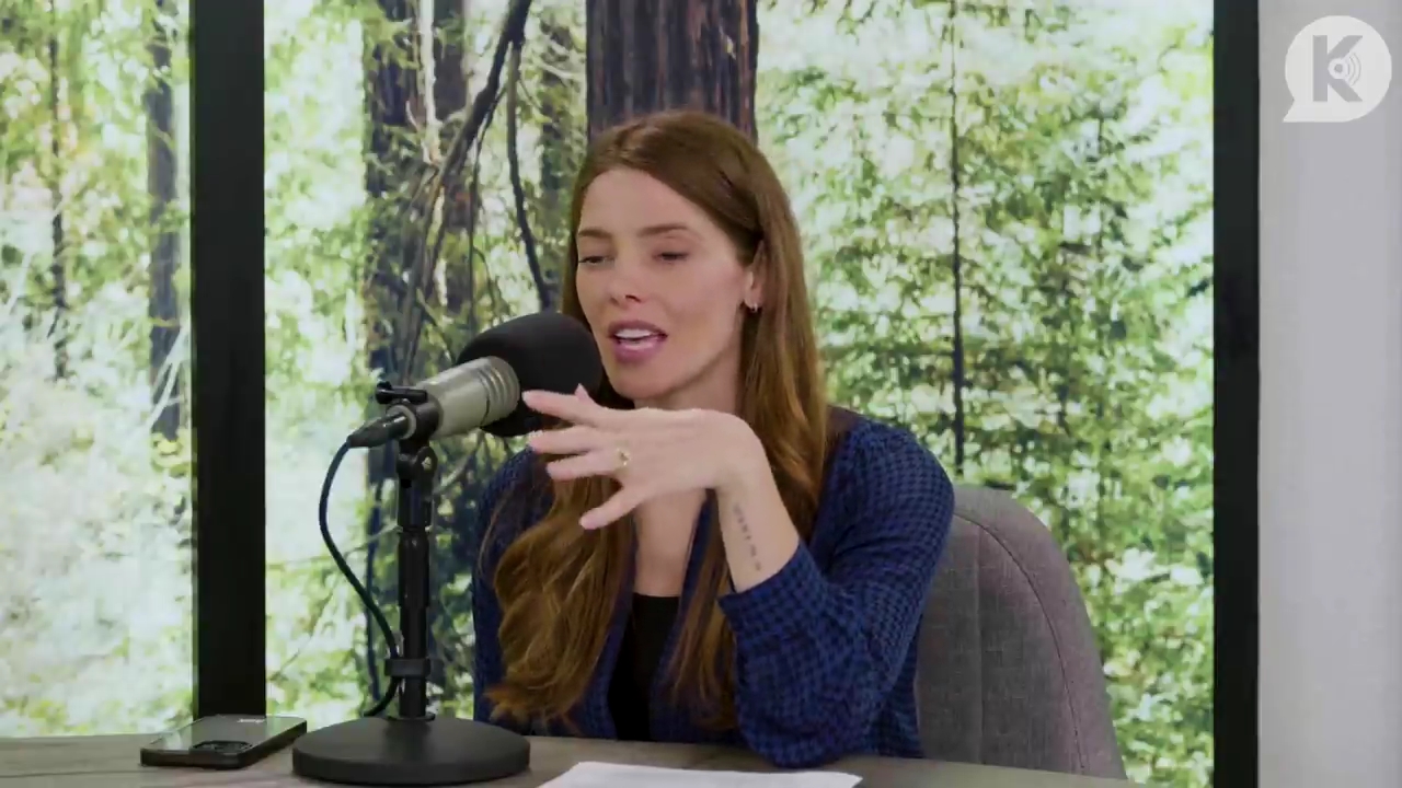 Ashley-Greene-dot-nl_TheTwilightEffectPostcast-Aflevering9NewMoonRewatchPart3of3-1943.jpg Ashley-Greene-dot-nl_TheTwilightEffectPostcast-Aflevering9NewMoonRewatchPart3of3-1943.jpg