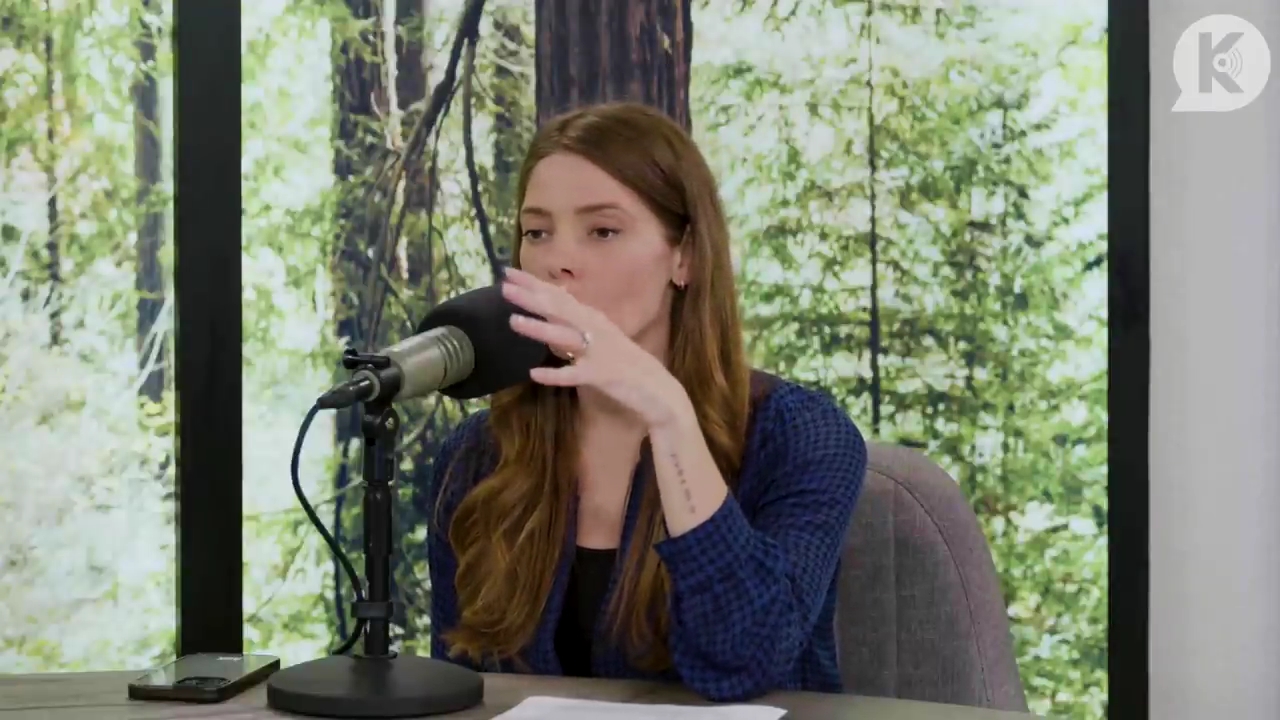 Ashley-Greene-dot-nl_TheTwilightEffectPostcast-Aflevering9NewMoonRewatchPart3of3-1946.jpg Ashley-Greene-dot-nl_TheTwilightEffectPostcast-Aflevering9NewMoonRewatchPart3of3-1946.jpg