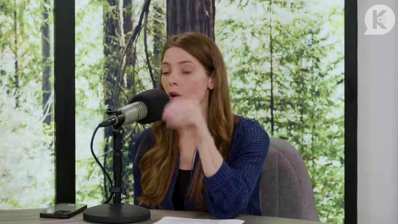 Ashley-Greene-dot-nl_TheTwilightEffectPostcast-Aflevering9NewMoonRewatchPart3of3-1947.jpg Ashley-Greene-dot-nl_TheTwilightEffectPostcast-Aflevering9NewMoonRewatchPart3of3-1947.jpg