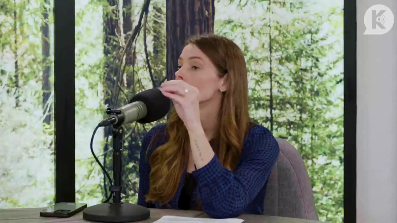 Ashley-Greene-dot-nl_TheTwilightEffectPostcast-Aflevering9NewMoonRewatchPart3of3-1949.jpg Ashley-Greene-dot-nl_TheTwilightEffectPostcast-Aflevering9NewMoonRewatchPart3of3-1949.jpg