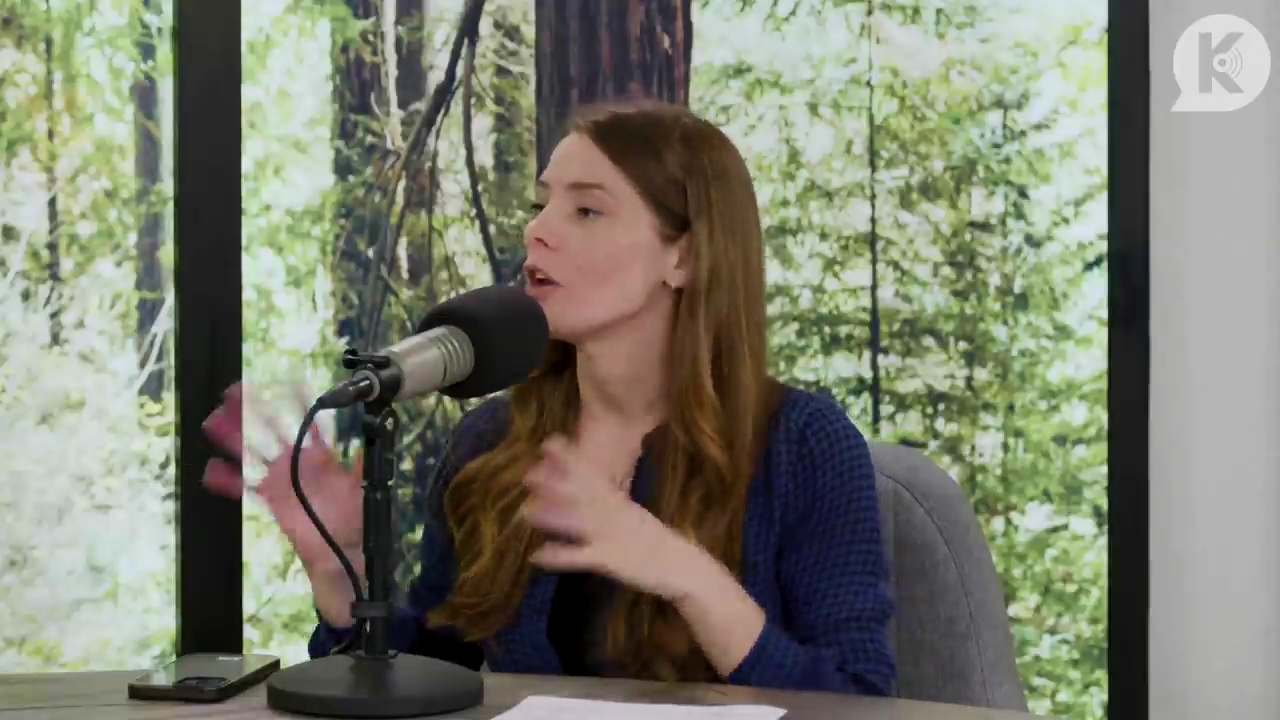 Ashley-Greene-dot-nl_TheTwilightEffectPostcast-Aflevering9NewMoonRewatchPart3of3-1954.jpg Ashley-Greene-dot-nl_TheTwilightEffectPostcast-Aflevering9NewMoonRewatchPart3of3-1954.jpg