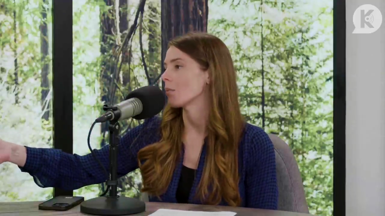 Ashley-Greene-dot-nl_TheTwilightEffectPostcast-Aflevering9NewMoonRewatchPart3of3-1956.jpg Ashley-Greene-dot-nl_TheTwilightEffectPostcast-Aflevering9NewMoonRewatchPart3of3-1956.jpg