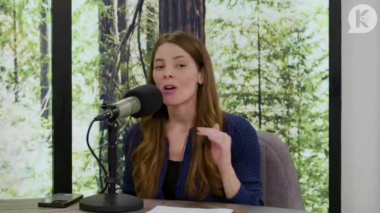 Ashley-Greene-dot-nl_TheTwilightEffectPostcast-Aflevering9NewMoonRewatchPart3of3-1960.jpg Ashley-Greene-dot-nl_TheTwilightEffectPostcast-Aflevering9NewMoonRewatchPart3of3-1960.jpg