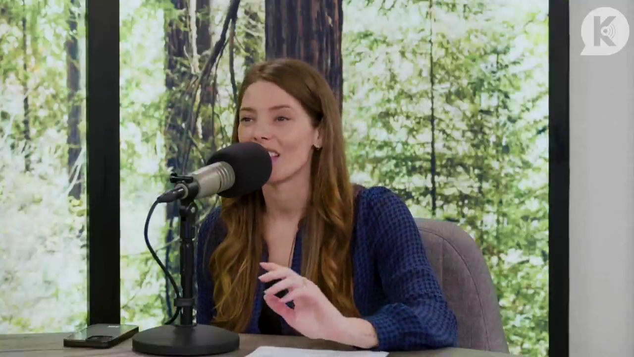 Ashley-Greene-dot-nl_TheTwilightEffectPostcast-Aflevering9NewMoonRewatchPart3of3-1963.jpg Ashley-Greene-dot-nl_TheTwilightEffectPostcast-Aflevering9NewMoonRewatchPart3of3-1963.jpg