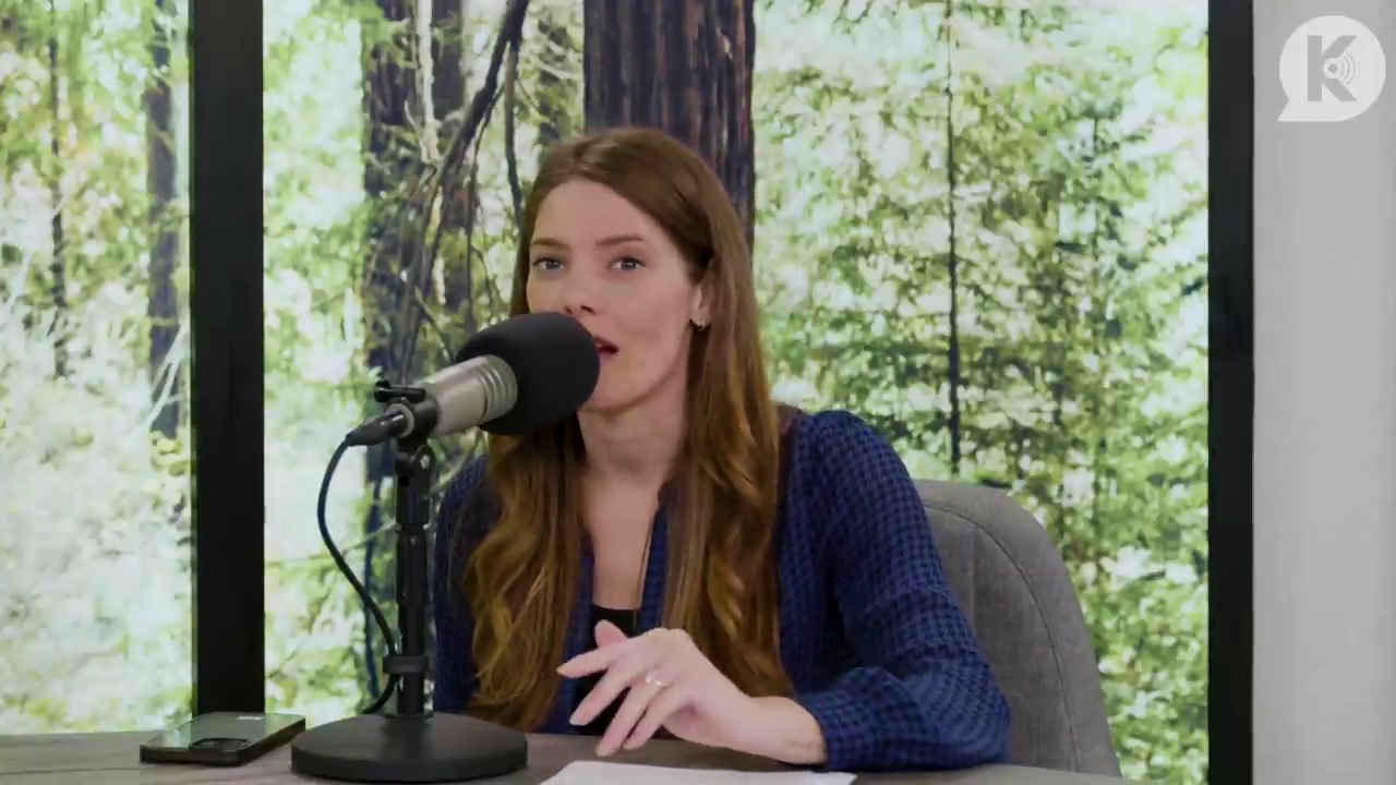 Ashley-Greene-dot-nl_TheTwilightEffectPostcast-Aflevering9NewMoonRewatchPart3of3-1964.jpg Ashley-Greene-dot-nl_TheTwilightEffectPostcast-Aflevering9NewMoonRewatchPart3of3-1964.jpg