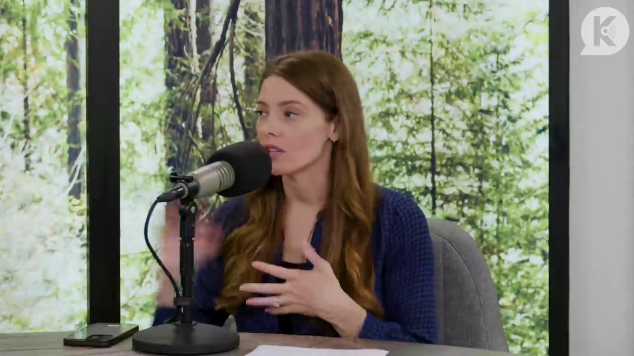 Ashley-Greene-dot-nl_TheTwilightEffectPostcast-Aflevering9NewMoonRewatchPart3of3-1965.jpg Ashley-Greene-dot-nl_TheTwilightEffectPostcast-Aflevering9NewMoonRewatchPart3of3-1965.jpg