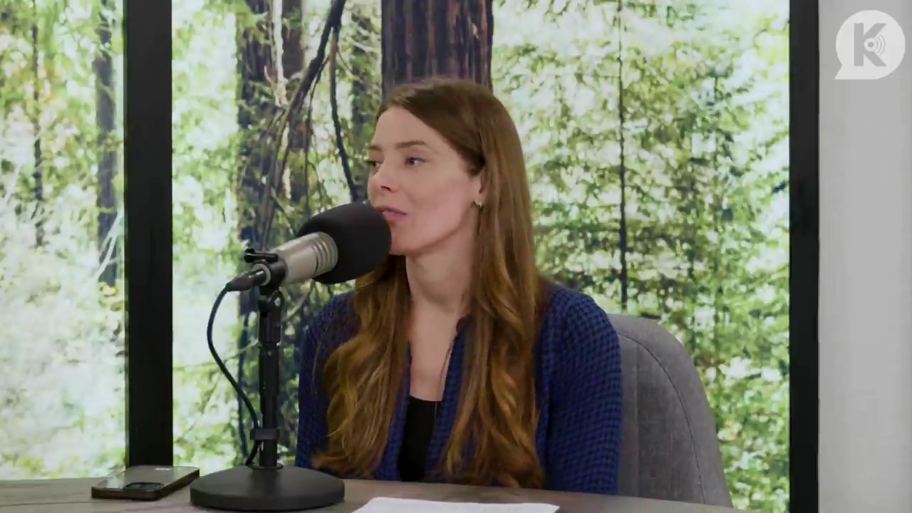 Ashley-Greene-dot-nl_TheTwilightEffectPostcast-Aflevering9NewMoonRewatchPart3of3-1967.jpg Ashley-Greene-dot-nl_TheTwilightEffectPostcast-Aflevering9NewMoonRewatchPart3of3-1967.jpg