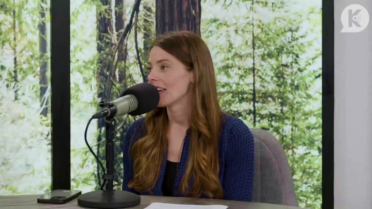 Ashley-Greene-dot-nl_TheTwilightEffectPostcast-Aflevering9NewMoonRewatchPart3of3-1971.jpg Ashley-Greene-dot-nl_TheTwilightEffectPostcast-Aflevering9NewMoonRewatchPart3of3-1971.jpg