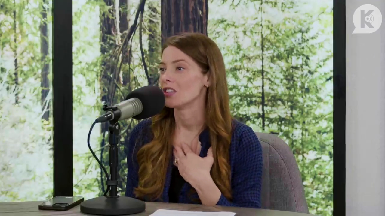 Ashley-Greene-dot-nl_TheTwilightEffectPostcast-Aflevering9NewMoonRewatchPart3of3-1977.jpg Ashley-Greene-dot-nl_TheTwilightEffectPostcast-Aflevering9NewMoonRewatchPart3of3-1977.jpg