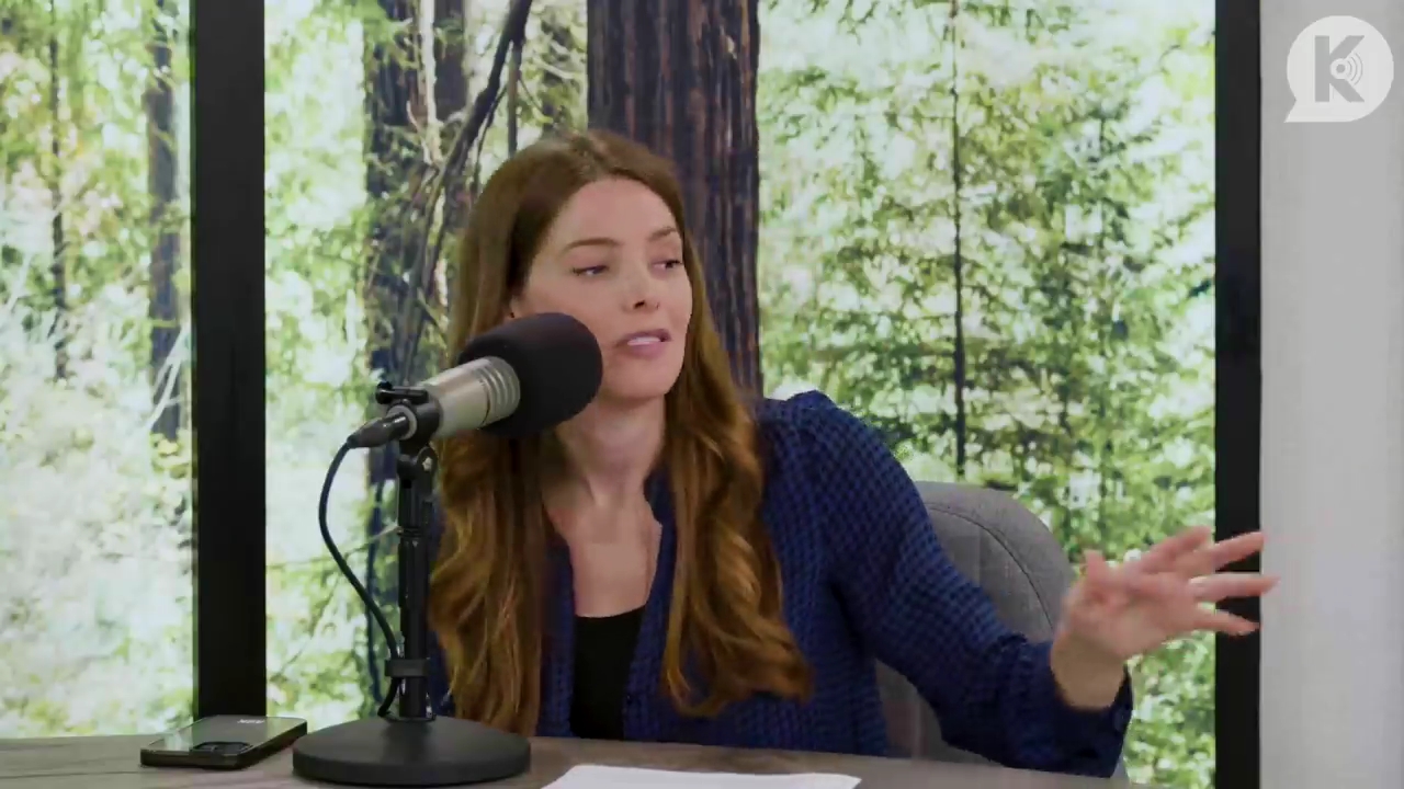 Ashley-Greene-dot-nl_TheTwilightEffectPostcast-Aflevering9NewMoonRewatchPart3of3-1981.jpg Ashley-Greene-dot-nl_TheTwilightEffectPostcast-Aflevering9NewMoonRewatchPart3of3-1981.jpg