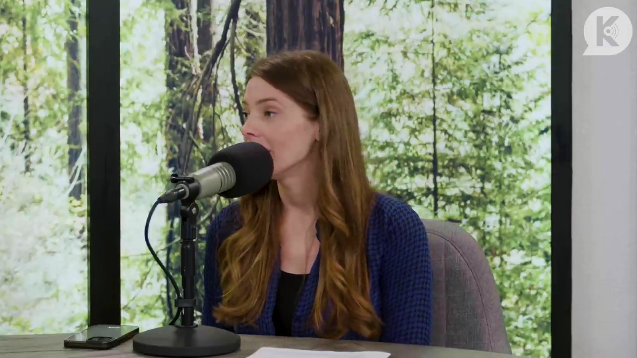 Ashley-Greene-dot-nl_TheTwilightEffectPostcast-Aflevering9NewMoonRewatchPart3of3-1988.jpg Ashley-Greene-dot-nl_TheTwilightEffectPostcast-Aflevering9NewMoonRewatchPart3of3-1988.jpg