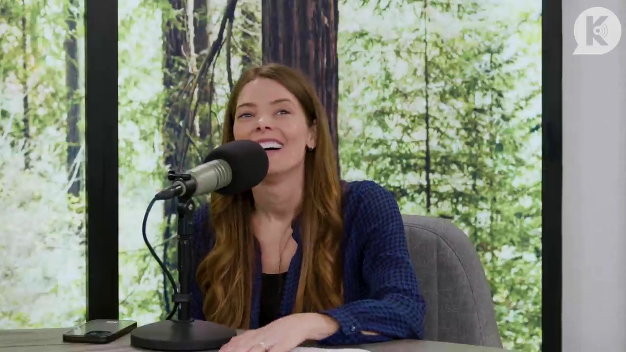 Ashley-Greene-dot-nl_TheTwilightEffectPostcast-Aflevering9NewMoonRewatchPart3of3-1995.jpg Ashley-Greene-dot-nl_TheTwilightEffectPostcast-Aflevering9NewMoonRewatchPart3of3-1995.jpg