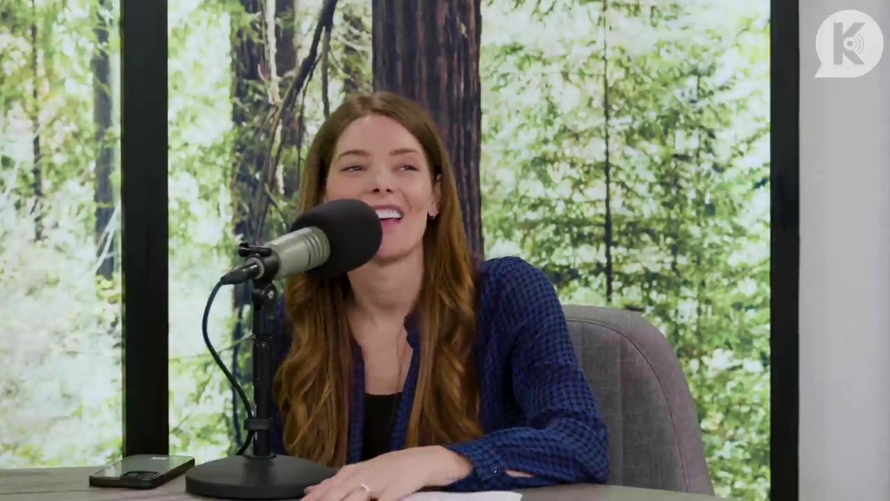 Ashley-Greene-dot-nl_TheTwilightEffectPostcast-Aflevering9NewMoonRewatchPart3of3-1996.jpg Ashley-Greene-dot-nl_TheTwilightEffectPostcast-Aflevering9NewMoonRewatchPart3of3-1996.jpg