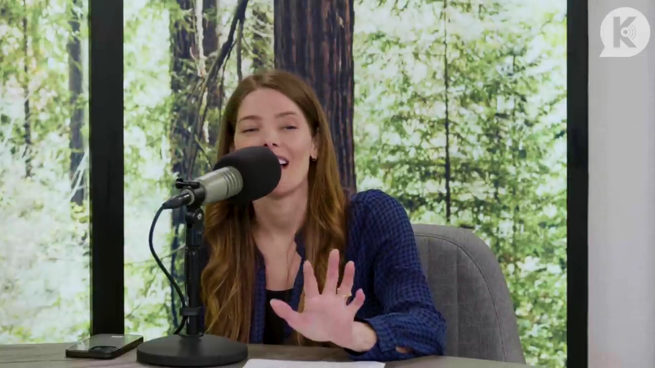 Ashley-Greene-dot-nl_TheTwilightEffectPostcast-Aflevering9NewMoonRewatchPart3of3-1999.jpg Ashley-Greene-dot-nl_TheTwilightEffectPostcast-Aflevering9NewMoonRewatchPart3of3-1999.jpg