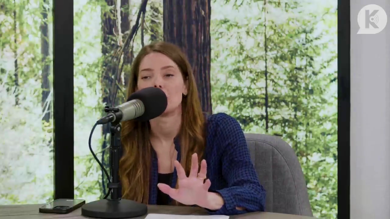 Ashley-Greene-dot-nl_TheTwilightEffectPostcast-Aflevering9NewMoonRewatchPart3of3-2000.jpg Ashley-Greene-dot-nl_TheTwilightEffectPostcast-Aflevering9NewMoonRewatchPart3of3-2000.jpg