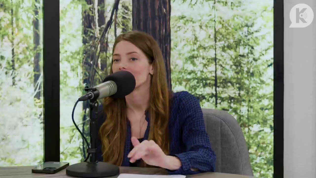 Ashley-Greene-dot-nl_TheTwilightEffectPostcast-Aflevering9NewMoonRewatchPart3of3-2001.jpg Ashley-Greene-dot-nl_TheTwilightEffectPostcast-Aflevering9NewMoonRewatchPart3of3-2001.jpg