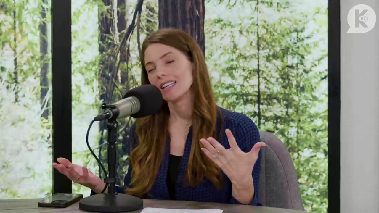 Ashley-Greene-dot-nl_TheTwilightEffectPostcast-Aflevering9NewMoonRewatchPart3of3-2002.jpg Ashley-Greene-dot-nl_TheTwilightEffectPostcast-Aflevering9NewMoonRewatchPart3of3-2002.jpg