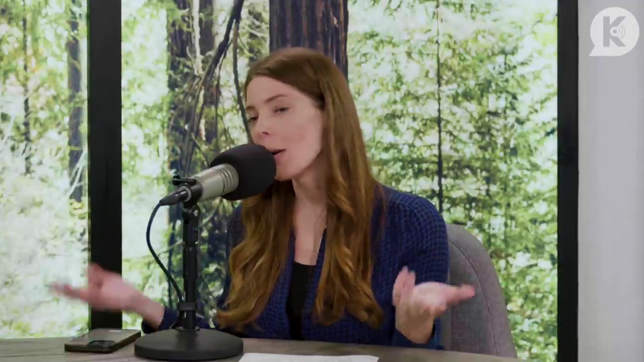 Ashley-Greene-dot-nl_TheTwilightEffectPostcast-Aflevering9NewMoonRewatchPart3of3-2003.jpg Ashley-Greene-dot-nl_TheTwilightEffectPostcast-Aflevering9NewMoonRewatchPart3of3-2003.jpg