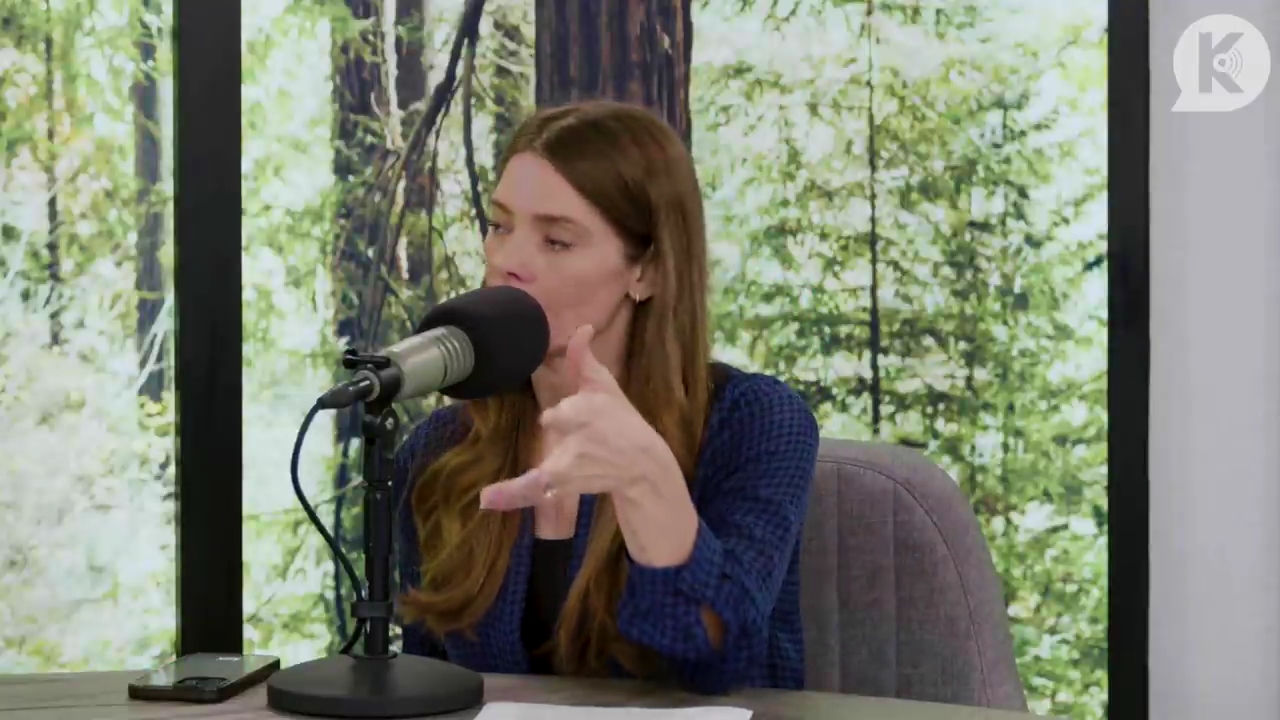 Ashley-Greene-dot-nl_TheTwilightEffectPostcast-Aflevering9NewMoonRewatchPart3of3-2005.jpg Ashley-Greene-dot-nl_TheTwilightEffectPostcast-Aflevering9NewMoonRewatchPart3of3-2005.jpg