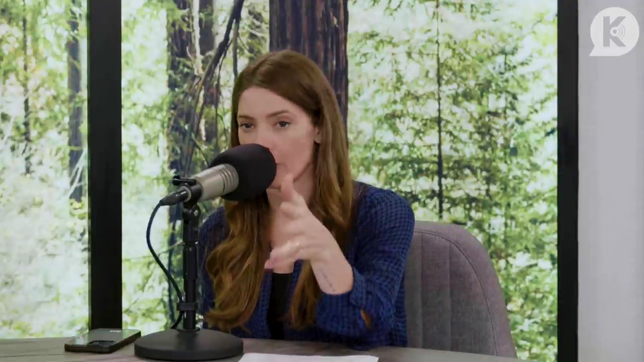 Ashley-Greene-dot-nl_TheTwilightEffectPostcast-Aflevering9NewMoonRewatchPart3of3-2007.jpg Ashley-Greene-dot-nl_TheTwilightEffectPostcast-Aflevering9NewMoonRewatchPart3of3-2007.jpg