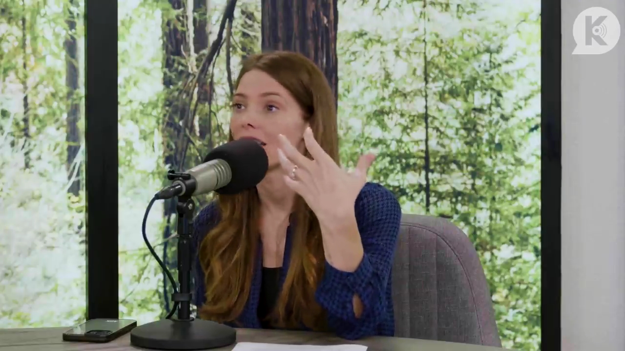 Ashley-Greene-dot-nl_TheTwilightEffectPostcast-Aflevering9NewMoonRewatchPart3of3-2011.jpg Ashley-Greene-dot-nl_TheTwilightEffectPostcast-Aflevering9NewMoonRewatchPart3of3-2011.jpg