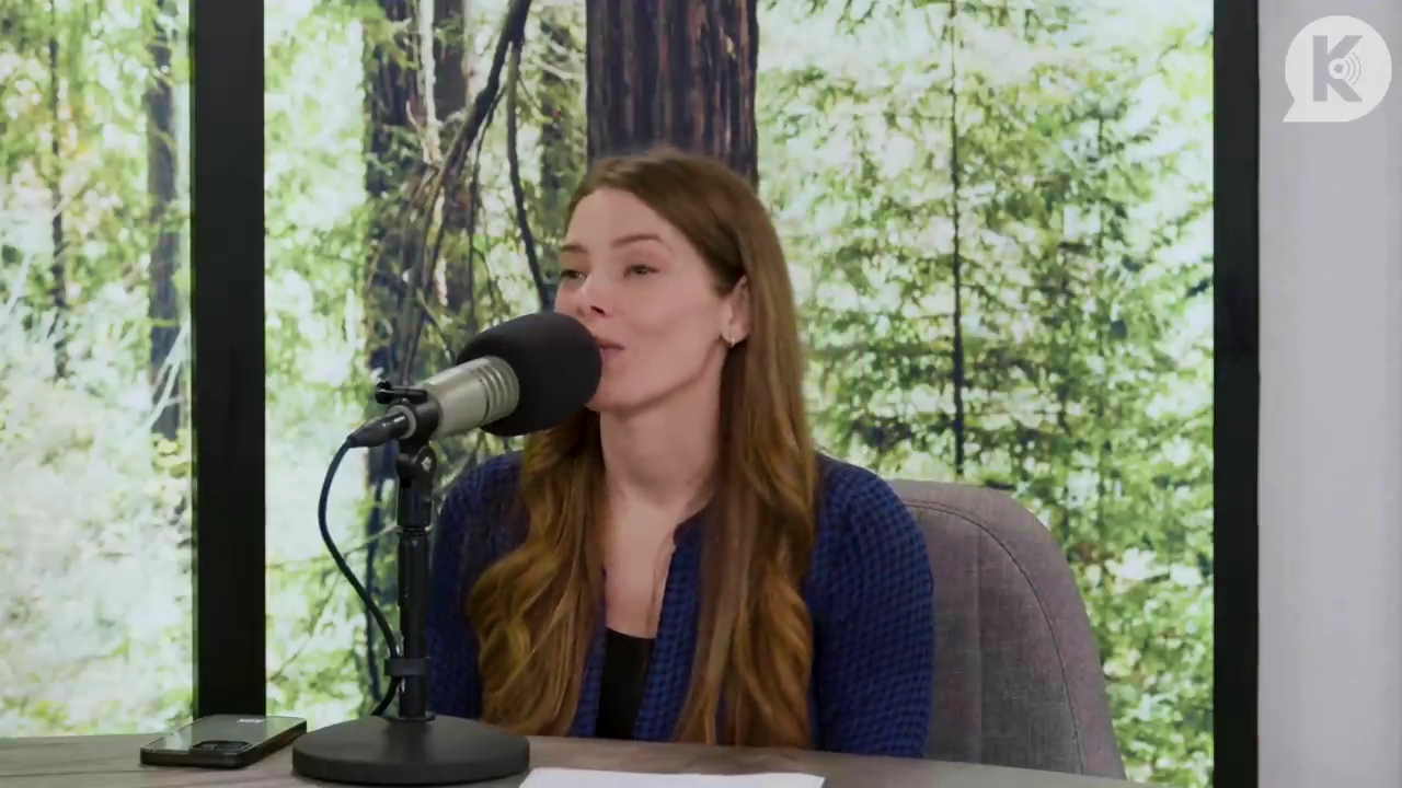 Ashley-Greene-dot-nl_TheTwilightEffectPostcast-Aflevering9NewMoonRewatchPart3of3-2023.jpg Ashley-Greene-dot-nl_TheTwilightEffectPostcast-Aflevering9NewMoonRewatchPart3of3-2023.jpg